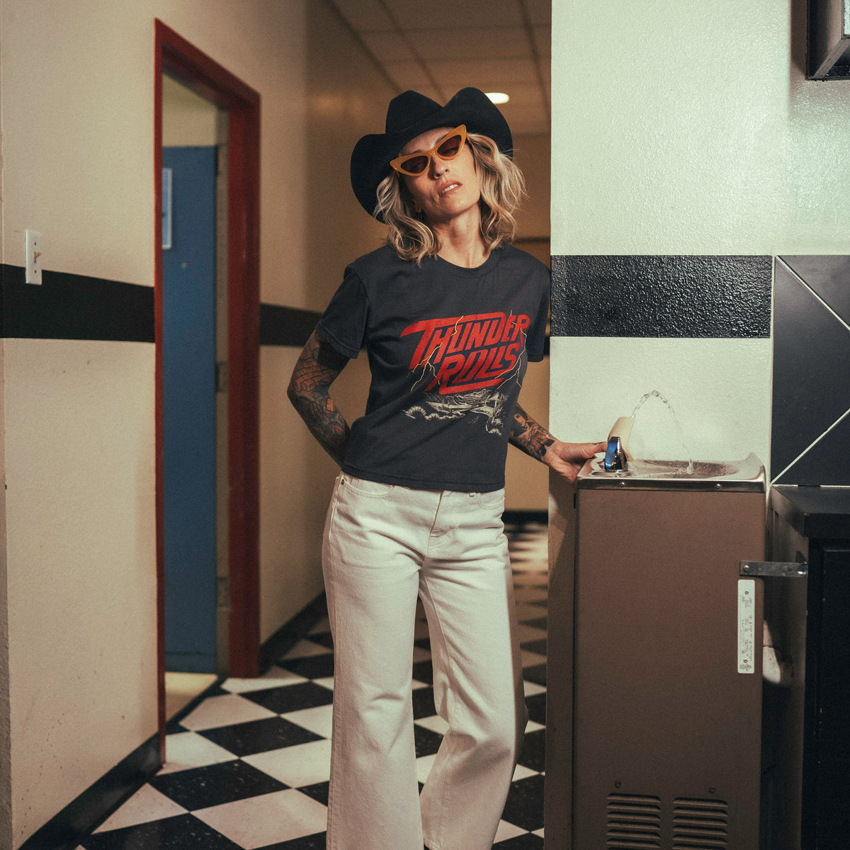 ★2025SS新作★RONRON★FLORAL LOGO SLIM CROP T SHIRT Thunder Rolls Boxy Tee – Sendero Provisions Co.