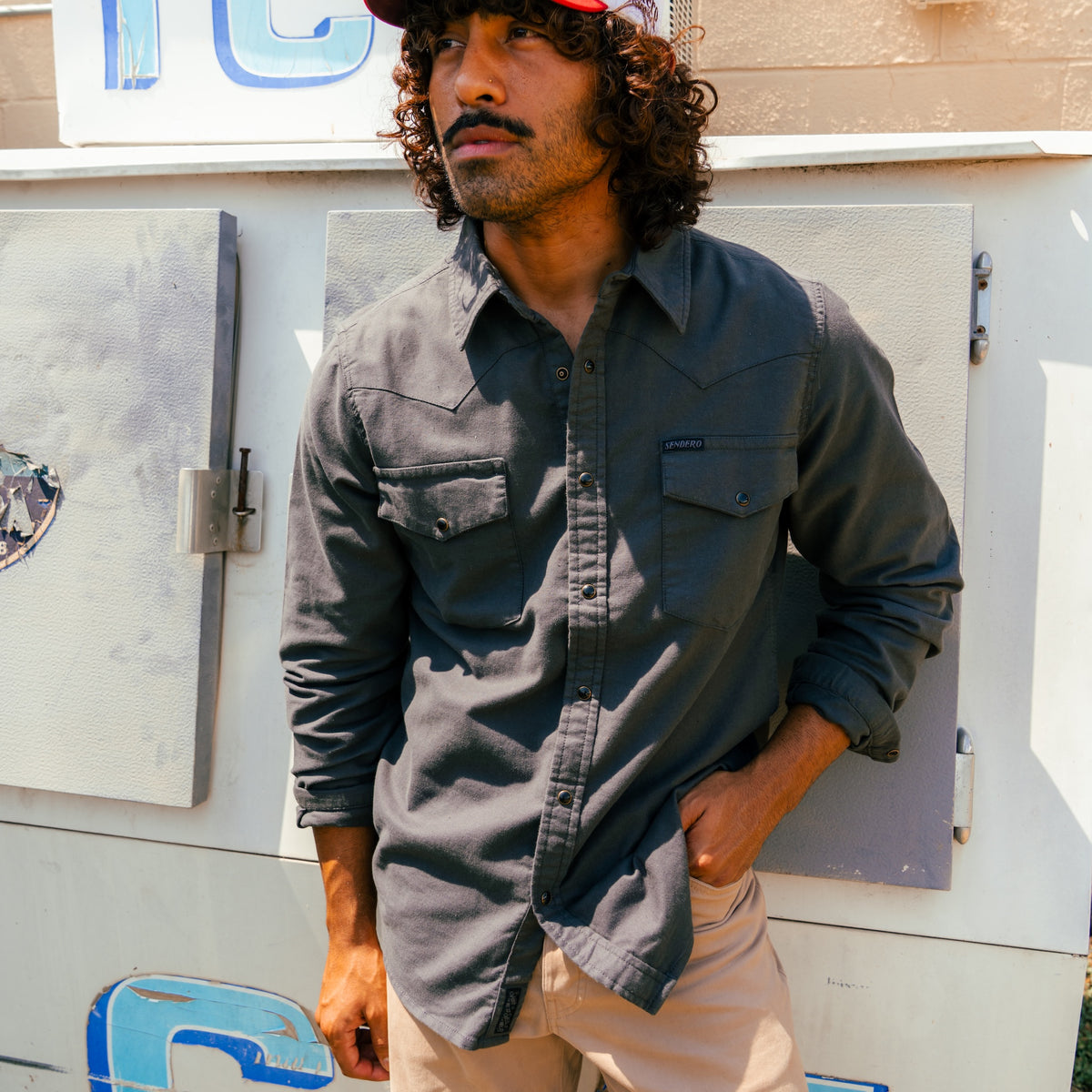 The Wyatt Pearl Snap Long Sleeve Solid Shirt - Basalt | Sendero