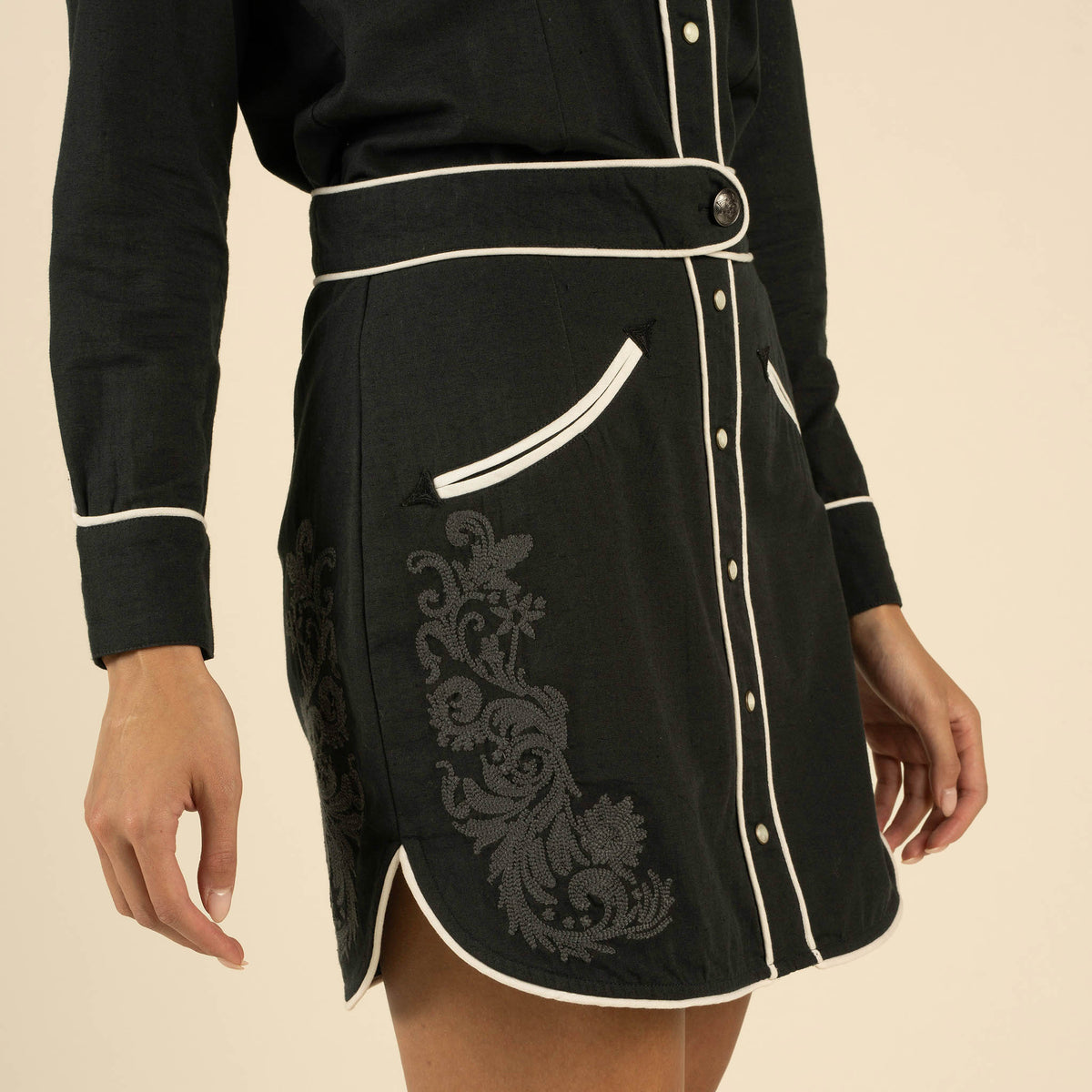 Calamity Pearl Snap Skirt - Black