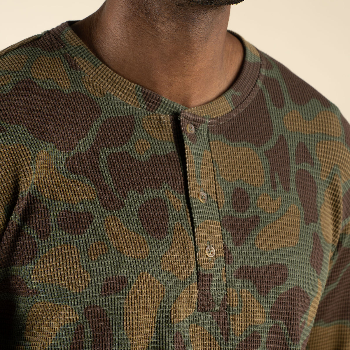 The Maverick Henley - Forest Camo