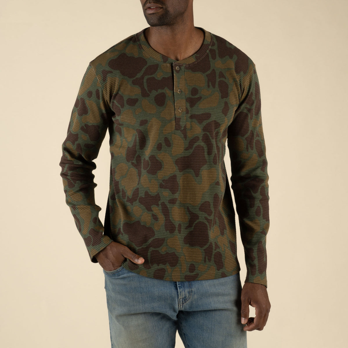 The Maverick Henley - Forest Camo