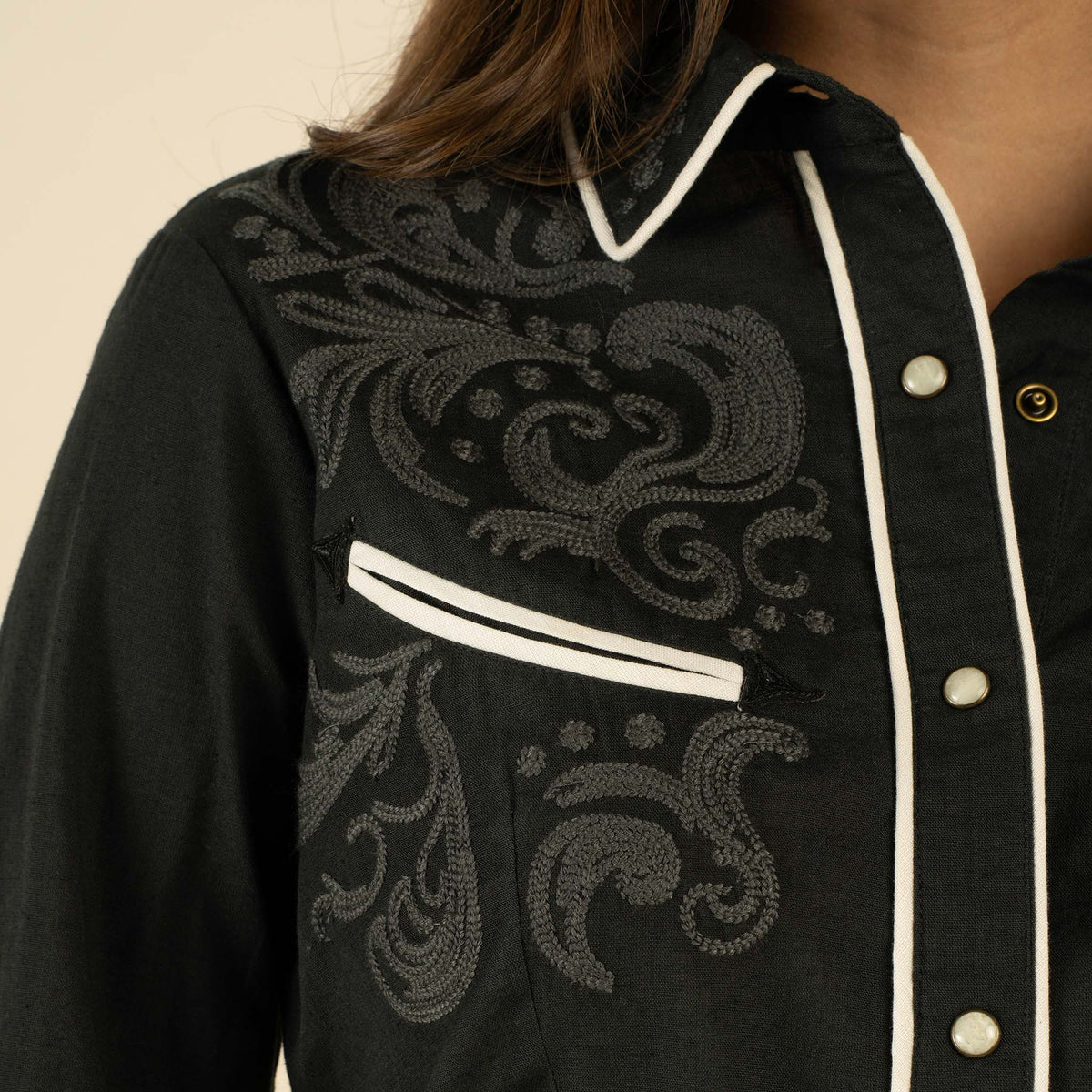 Calamity Pearl Snap Women's Blouse - Black